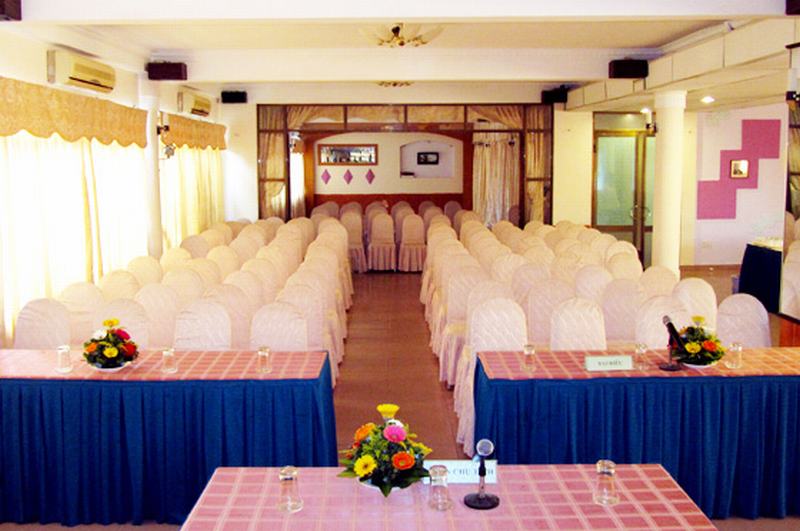 Phòng hội nghị Khách sạn Hòa Bình